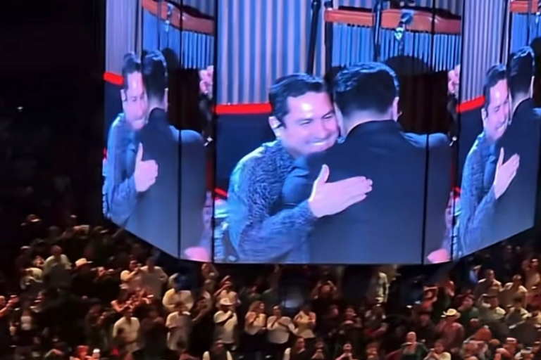 Banda MS y Julión Álvarez durante su reencuentro en el palenque de la Feria de Tuxtla Gutiérrez.