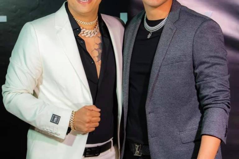 Eduin Caz lanza línea ropa y festeja con artistas del regional