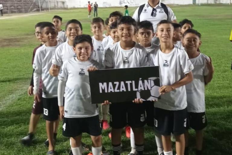 Reparte Selección Osos de Mazatlán puntos en su debut en Estatal de Futbol