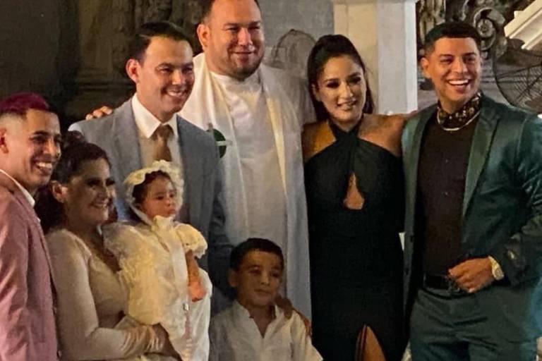El Yaki bautiza a hija de Eduin Caz en Mazatlán