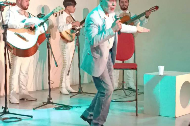 Óscar Gómez ofrece concierto de lujo con Mariachi en Casa Haas