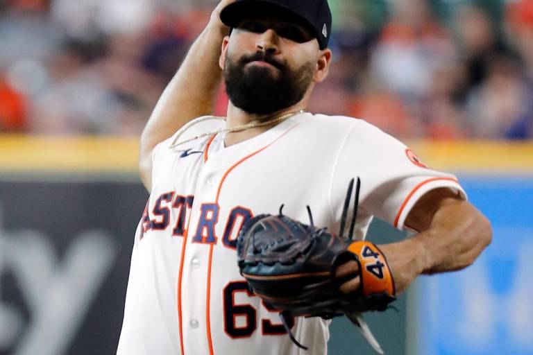 José Urquidy se va sin decisión ante los Azulejos de Toronto