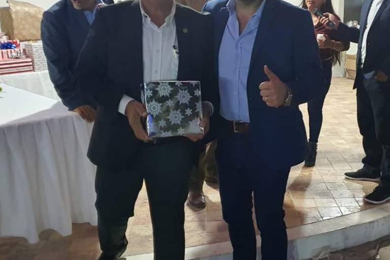 Ingenieros brindan por el Año Nuevo