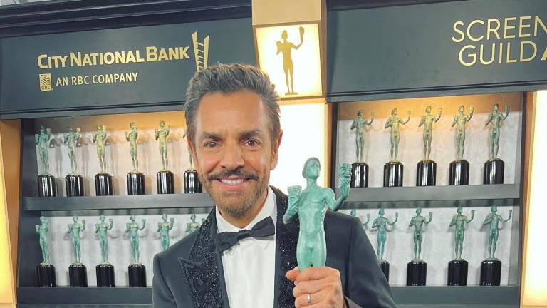 Triunfa Eugenio Derbez, recibe su primer SAG Award a mejor elenco por ‘Coda’