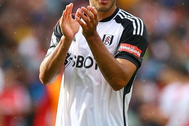 Raúl Jiménez anota su penalti y Fulham elimina al Tottenham de la Carabao Cup