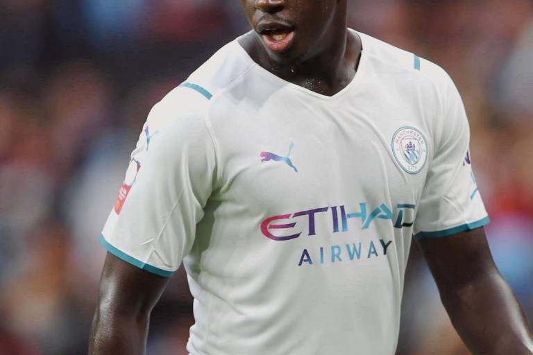 El futbolista Mendy es declarado no culpable de 6 delitos de violación y 1 de abuso