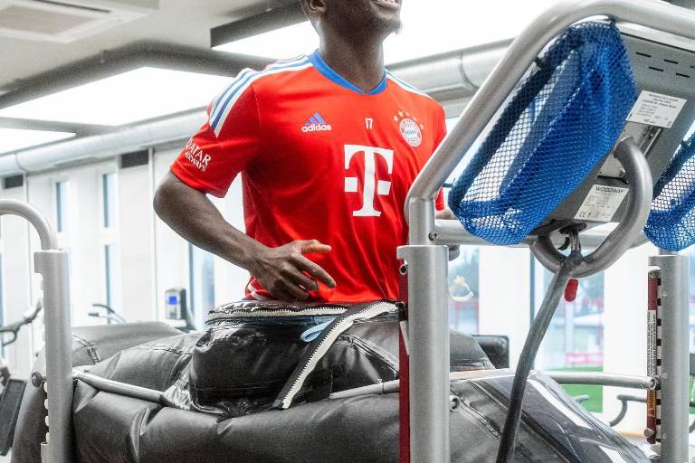 Bayern sanciona a Sadio Mané tras agredir a Leroy Sané