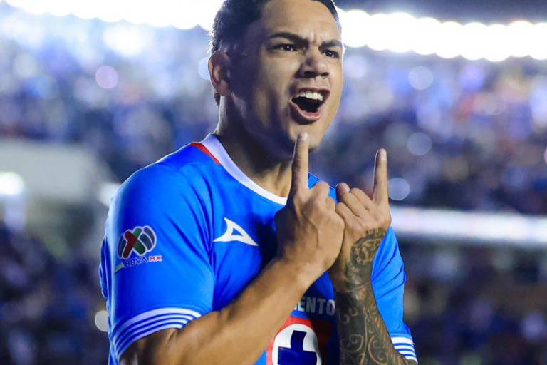 Cruz Azul le pasa por encima a Juárez y sueña con récord de puntos