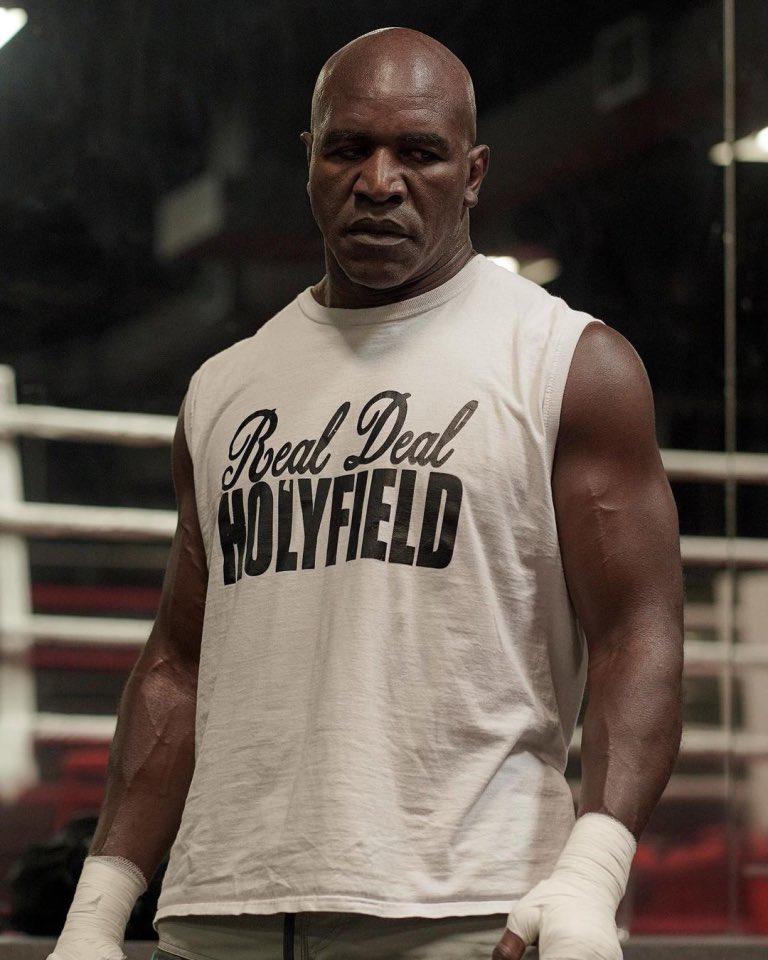 $!Evander Holyfield regresa al ring a sus 58 años con Donald Trump como comentarista