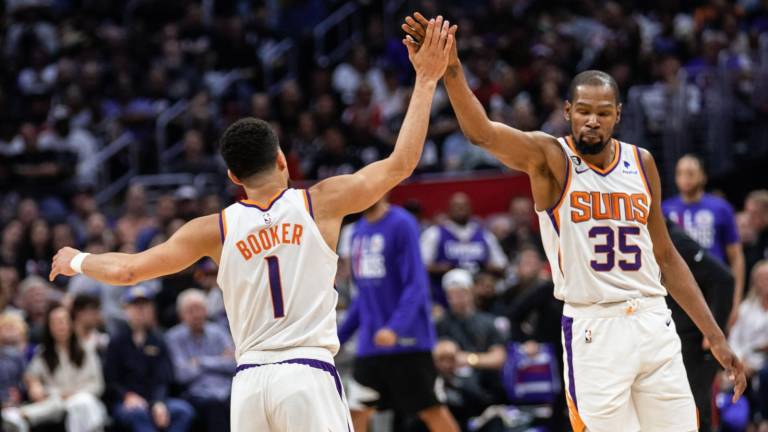 Los Suns volvieron a imponerse en Los Ángeles y quedaron a un paso de liquidar la serie