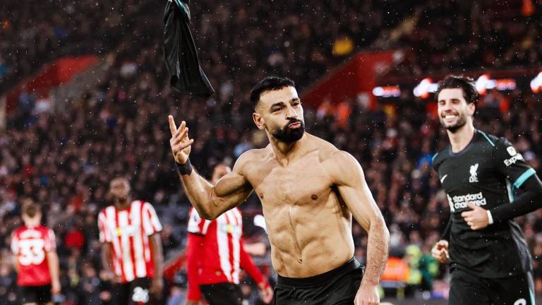 Dos goles de Mohamed Salah en la segunda mitad revirtieron la sorprendente ventaja de Southampton.