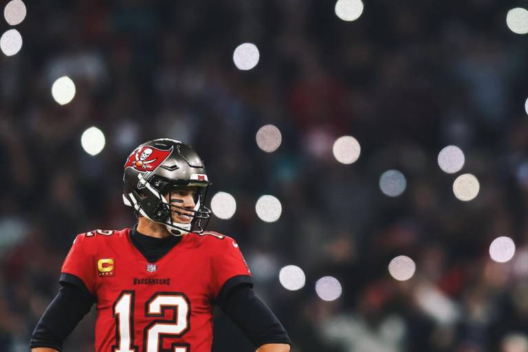 Tom Brady considera jugar una temporada más en la NFL