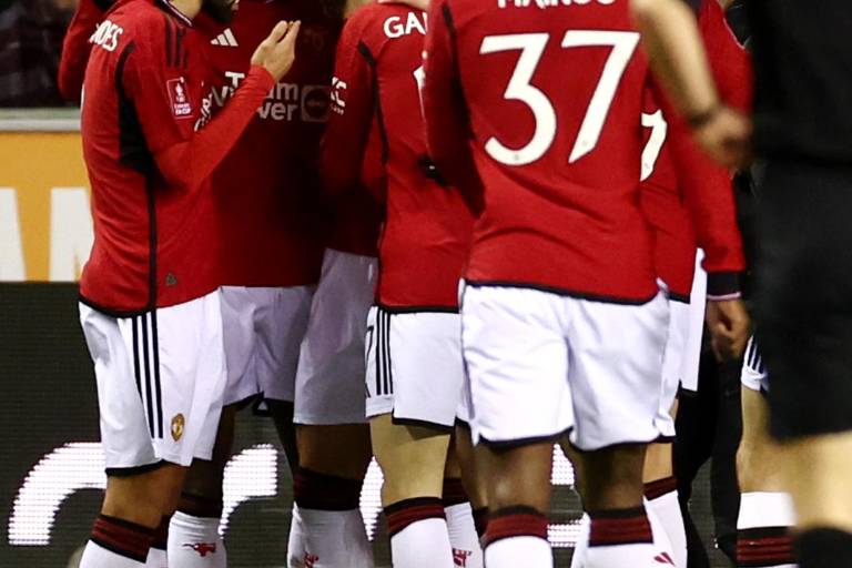 Manchester United avanzó en la Copa de Inglaterra al derrotar 2-0 a Wigan