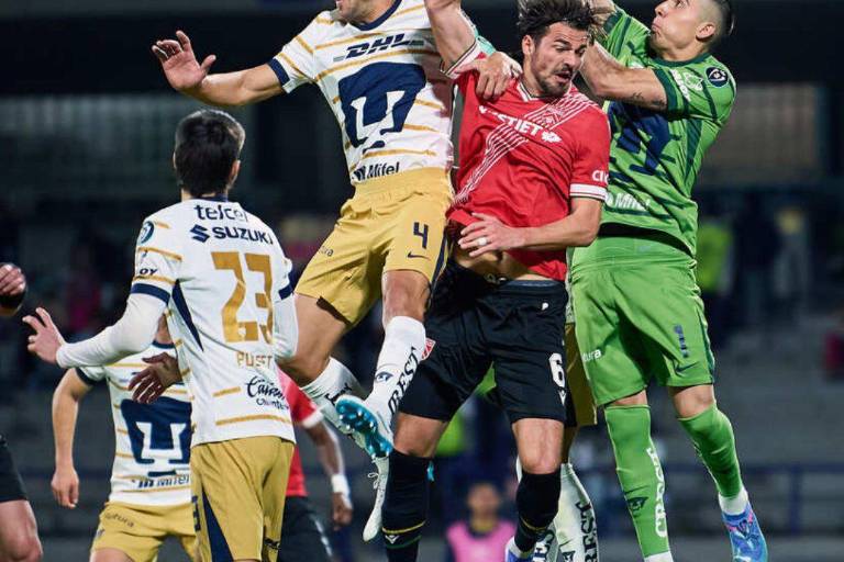 Pumas remonta y avanza a octavos de final en la Concachampions