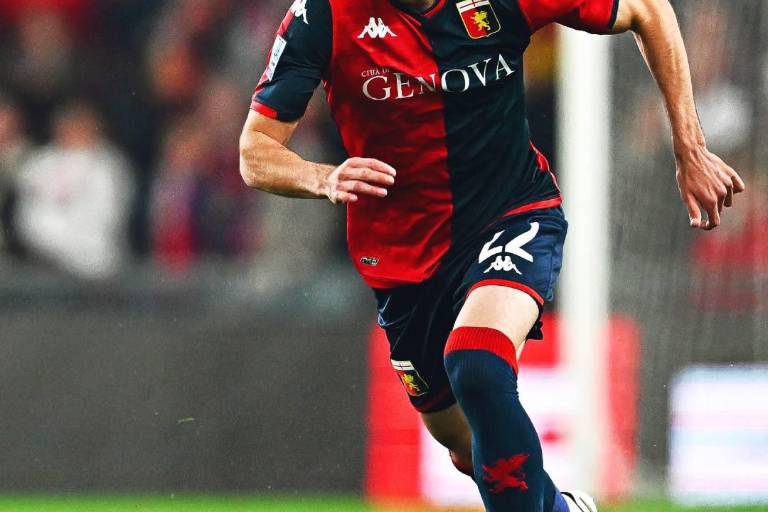 Johan Vásquez da asistencia en triunfo del Génova ante Cagliari