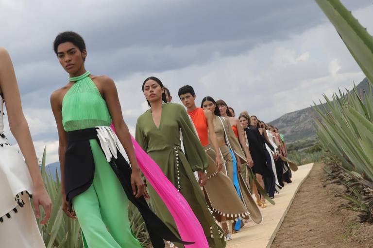 Entre polémicas, termina el Mercedes Benz Fashion Week en Oaxaca