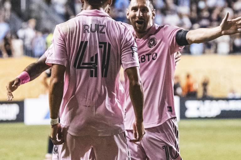 Messi buscará este sábado ser el futbolista con más títulos en la historia