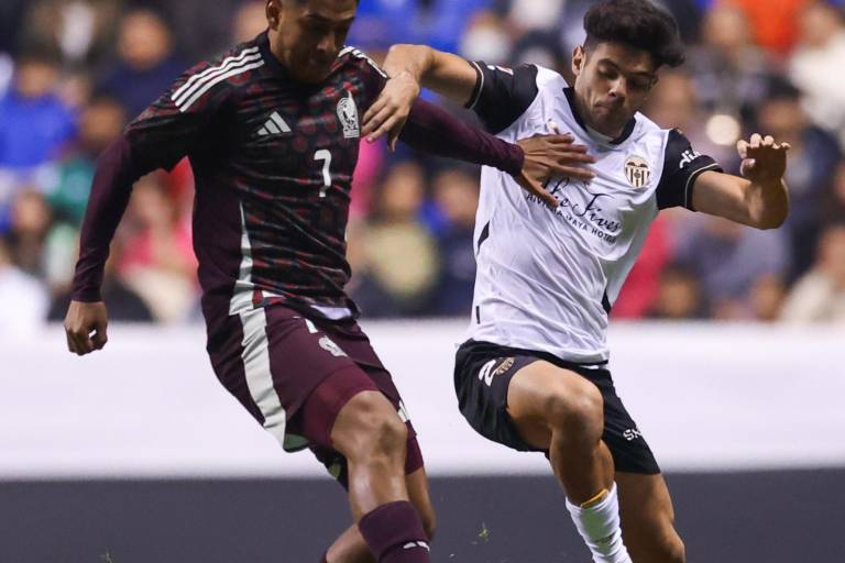 Selección Mexicana deja escapar el triunfo ante el Valencia y es abucheada en Puebla