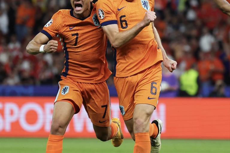 Países Bajos remonta para vencer a Turquía y enfrentará a Inglaterra en las semifinales