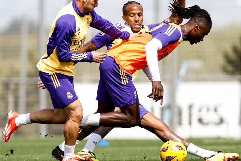 Real Madrid recibe al FC Barcelona en busca de enfilarse definitivamente al título