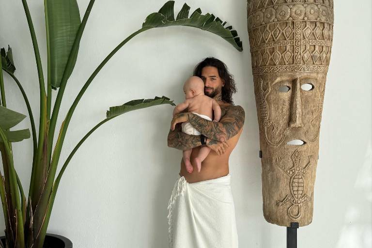 Maluma busca una niñera para su hija Paris entre seguidoras