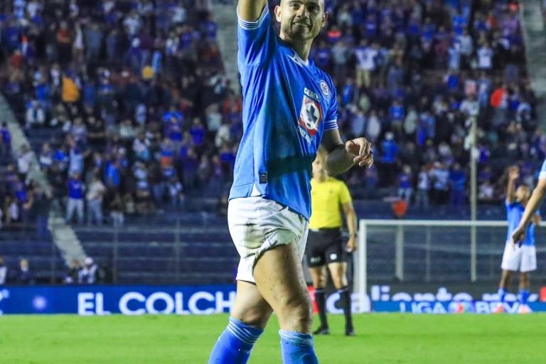Cruz Azul golea a Xolos y se confirma en la cima del Apertura 2024