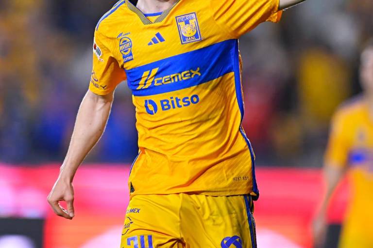 Marcelo Flores hace triplete y guía remontada de Tigres sobre Necaxa