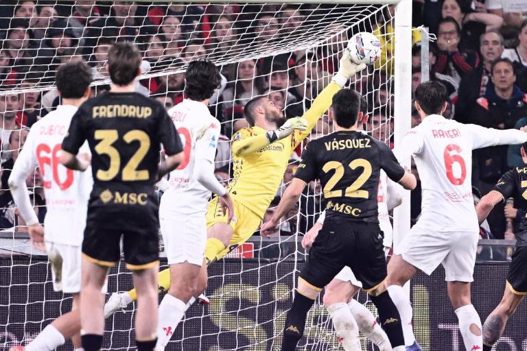 David De Gea le roba gol a Johan Vásquez que significaba el empate