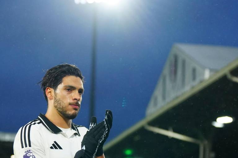 Raúl Jiménez comete garrafal falla y es goleado por su ex equipo