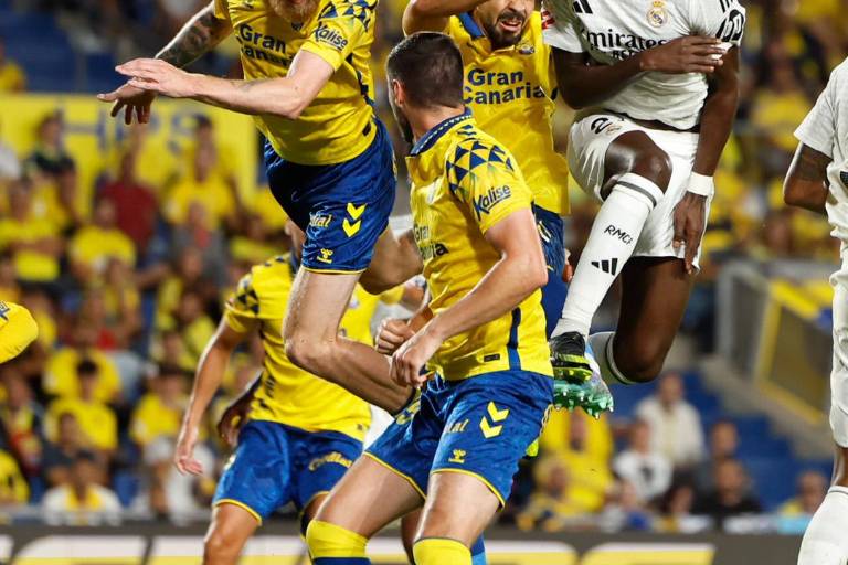 Real Madrid empata con Las Palmas y se aleja del Barcelona en LaLiga