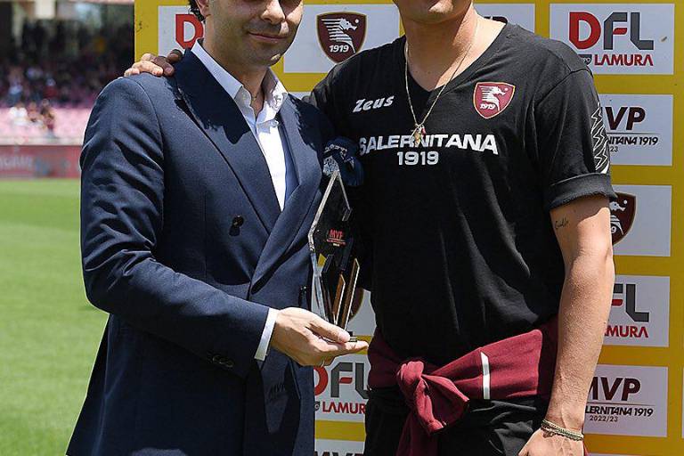 Ochoa es nombrado el MVP del Salernitana en la temporada