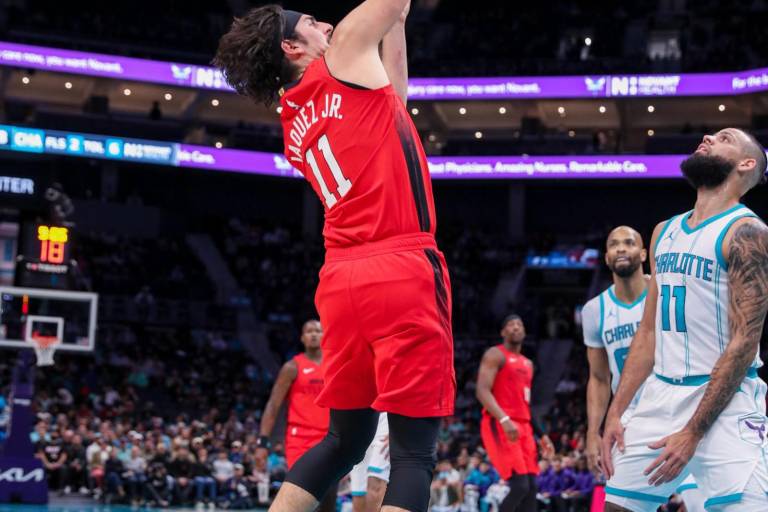Miami Heat supera a Charlotte Hornets con Herro y Robinson a la cabeza