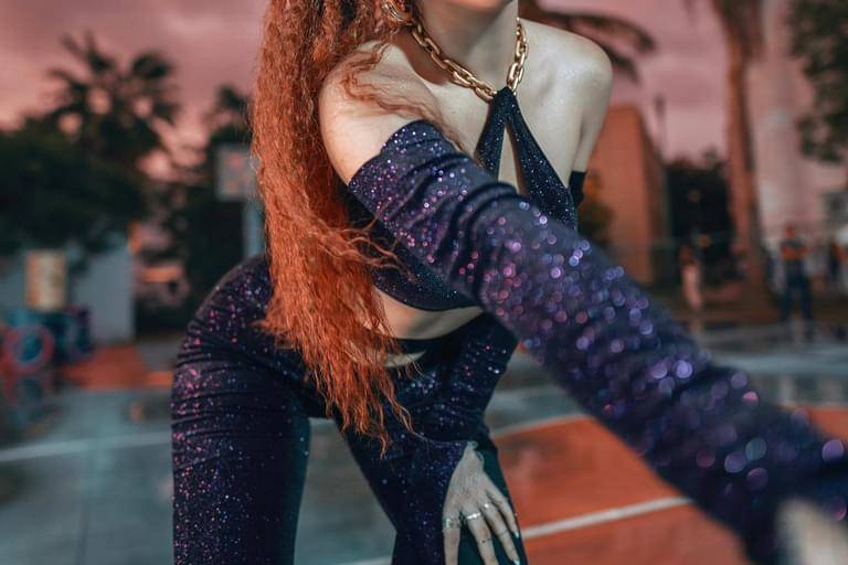 Kenia OS es tendencia con el estreno ‘Toketeo’ a dueto con Guetto Kids