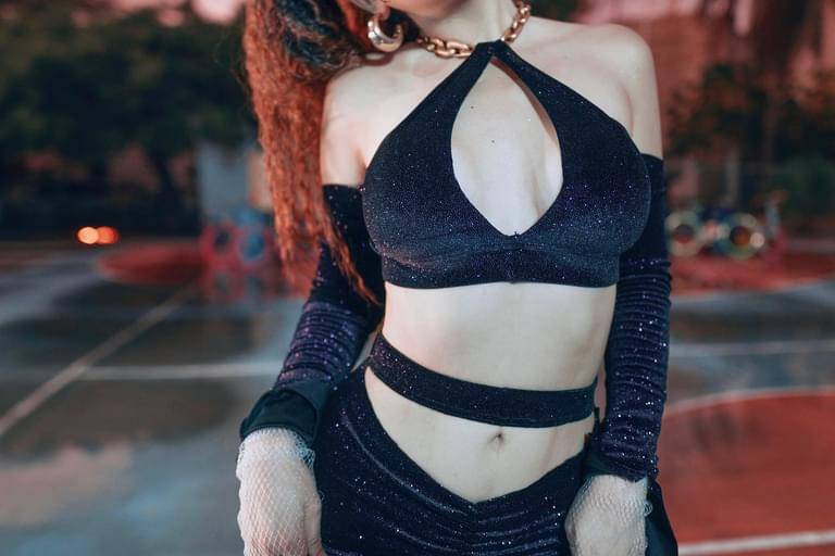 Kenia OS es tendencia con el estreno ‘Toketeo’ a dueto con Guetto Kids