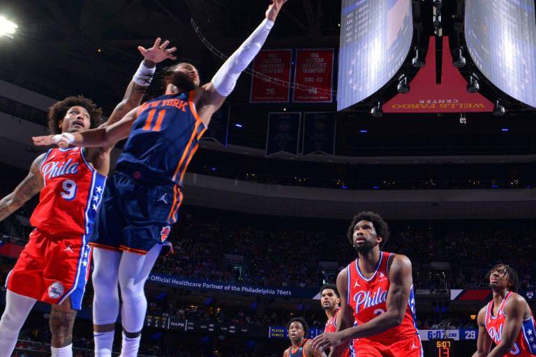 Brunson fragua su leyenda con los Knicks y deja a los Sixers contra las cuerdas