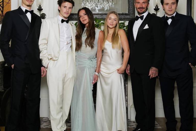 Celebra Victoria Beckham su cumpleaños; vive momento de karaoke con las Spice Girls