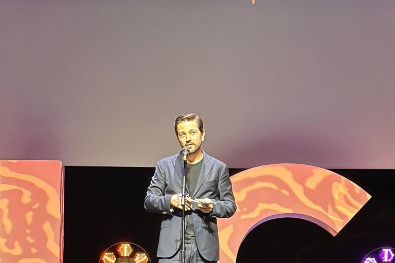 Reconocen a Diego Luna en el FIC de Guadalajara