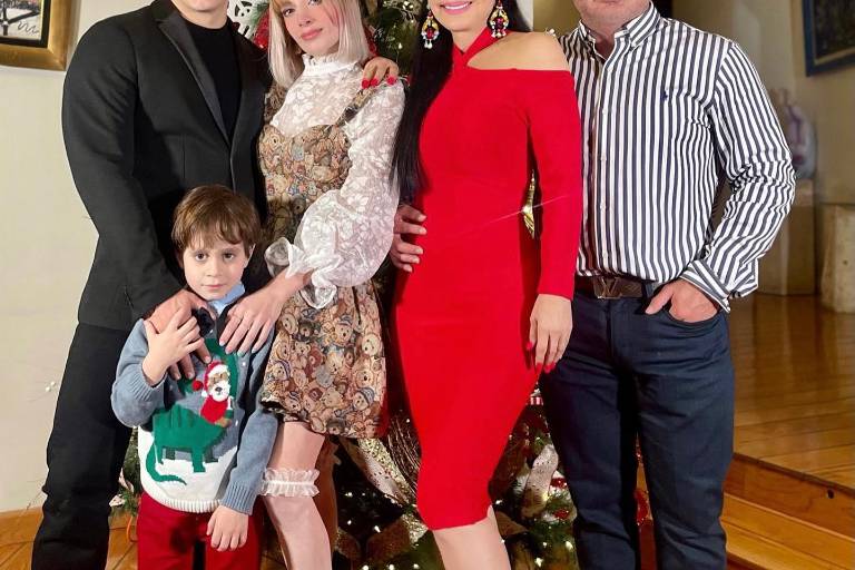 Disfrutan famosos una Navidad en familia