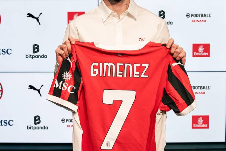 Santiago Giménez revela que tomó el 7 por ser el ‘número perfecto’