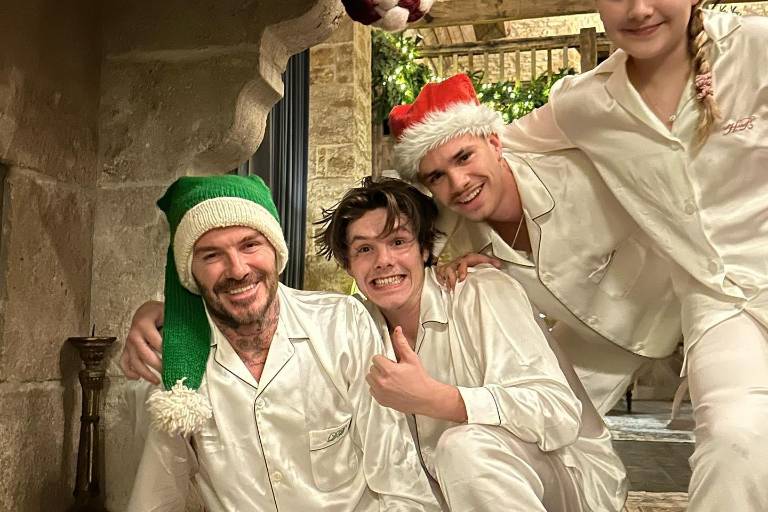 Disfrutan famosos una Navidad en familia