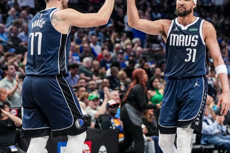 Klay Thompson tiene un debut soñado en Dallas