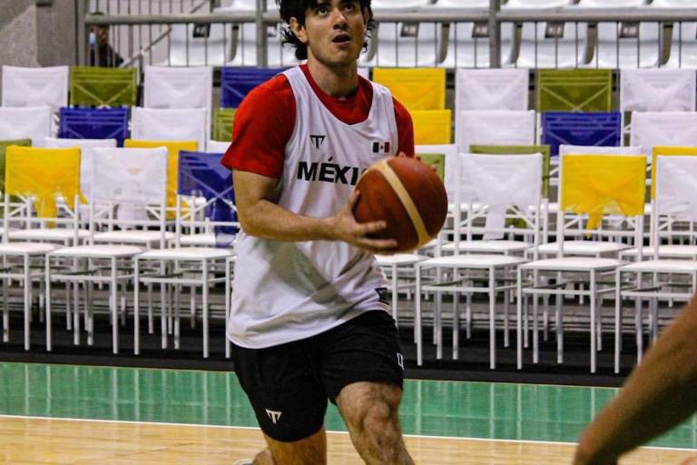Sinaloense Santiago Ochoa es convocado a Preselección de basquetbol