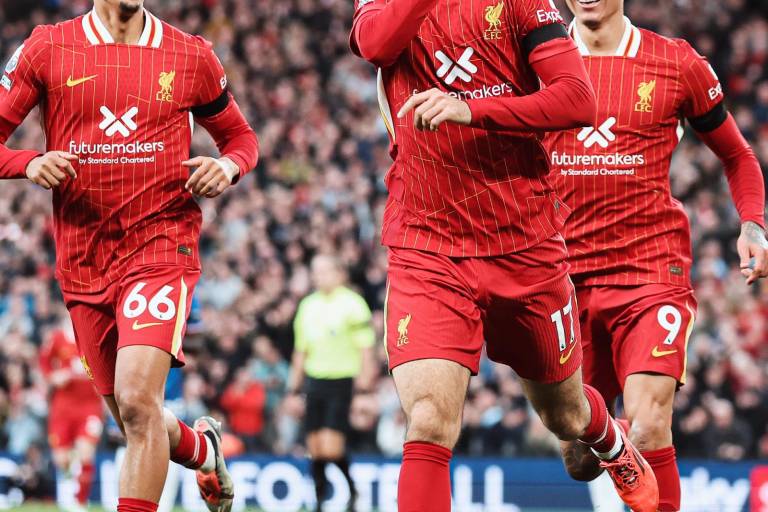 Liverpool vence a Chelsea y lidera la Premier League