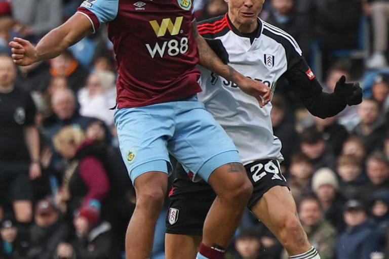El Fulham, sin Raúl Jiménez, empata en visita al Burnley