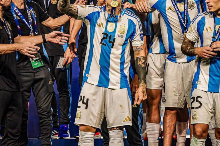 Abre FIFA investigación sobre canto racista de los jugadores argentinos hacia Francia