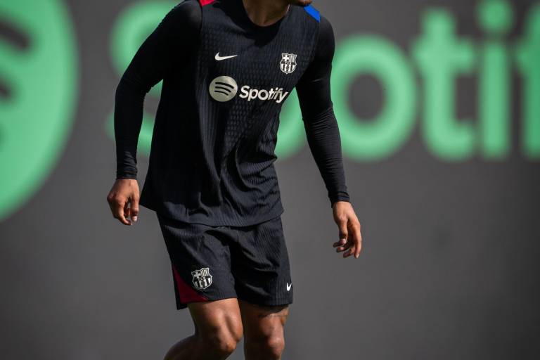 Julián Araujo viaja para cerrar su fichaje con el Bournemouth de la Premier League