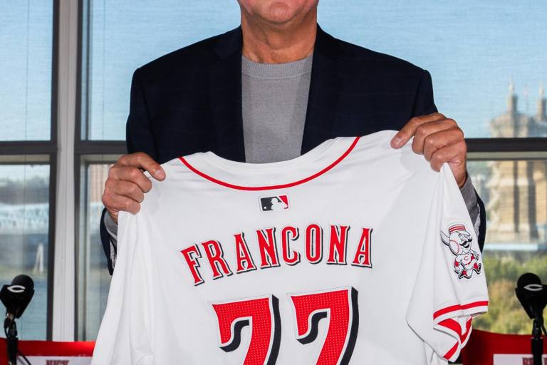 Terry Francona, lleno de energía y expectativas, fue presentado por los Rojos