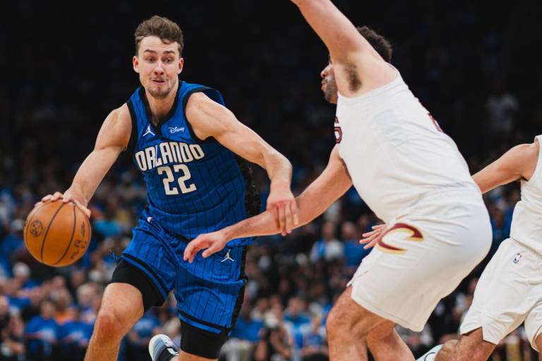 Orlando Magic arrolla a Cavaliers para empatar la serie