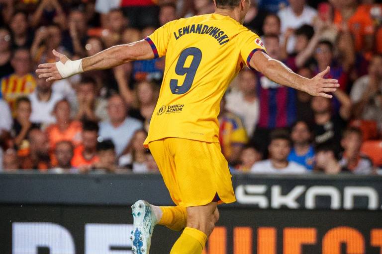 Con doblete de Lewandowski, Barcelona arranca LaLiga con triunfo en Valencia