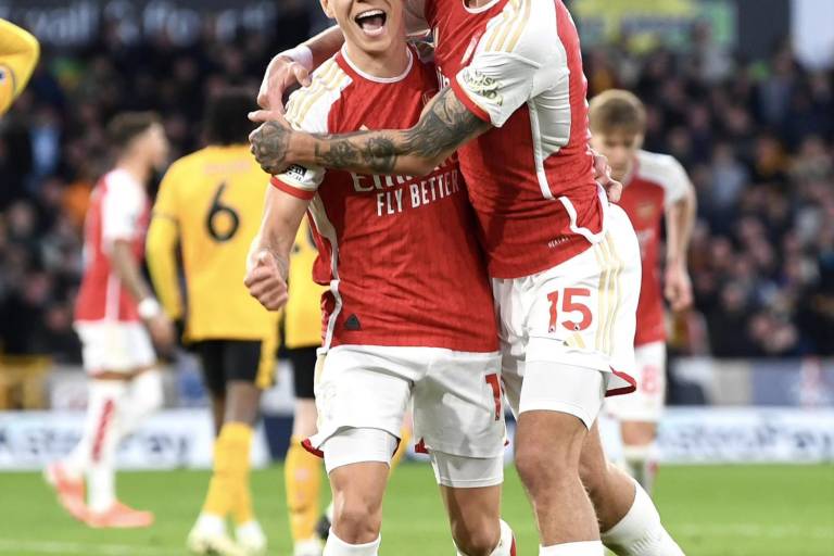 Arsenal recupera el liderato de la Premier League tras vencer al Wolverhampton
